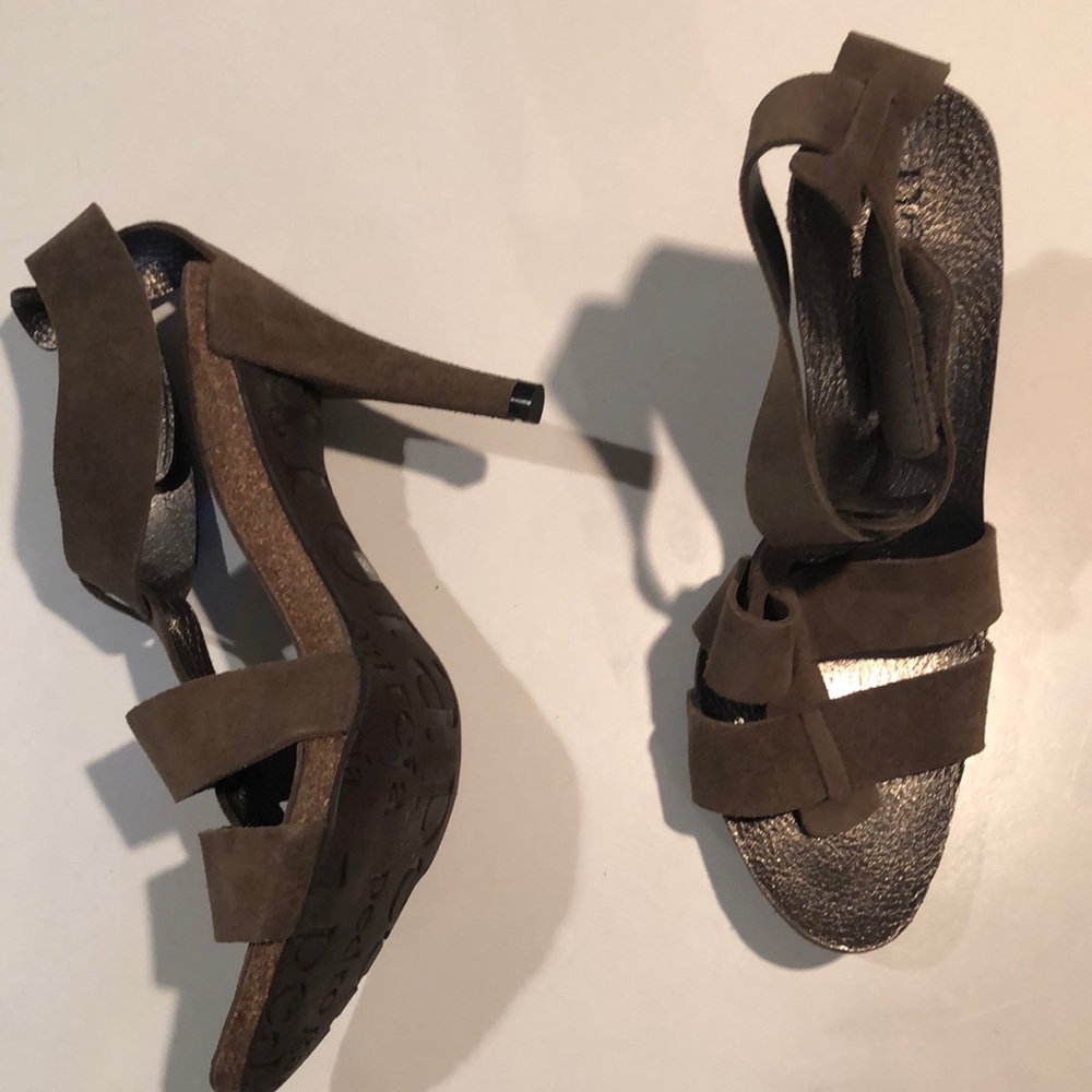 Pedro Garcia brand new khaki suede heels 37